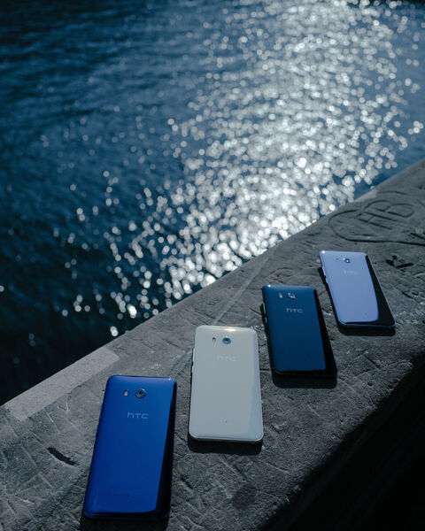 Das HTC U11 gibt es in den Farben Amazing Silver, Sapphire Blue, Brilliant Black und Ice White. (HTC)