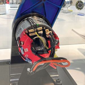 Die Aktuatoren bieten eine hohe Leistungsdichte auf kleinem Bauraum bei geringem Gewicht.(Bild:  Stefanie Michel)