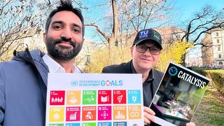 Qaisar Maqbool and Günther Rupprechter are part of a team that developed wall paint that removes pollutants from the air and lasts longer than other paint. (Source: TU Wien)