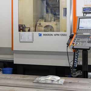 Eine der beiden Mikron HPM 1350U wird im Opel-Design-Zentrum heute ausschließlich zur Leichtmetallbearbeitung verwendet. Zum Beispiel für das Fräsen von hochpräzisen Fahrzeug-Miniaturen.