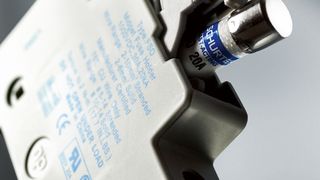 Die Solarsicherung Asoschützt Photovoltaik-Module und -Leiter vor Rückströmen.  (Bild: Schurter)