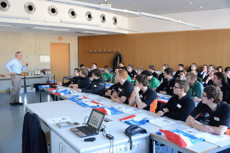 Beim SKF „Pit-Stop“ in Schweinfurt bekamen die Teams nützliches Fachwissen von SKF Experten mit auf den Weg. (Bild: SKF)