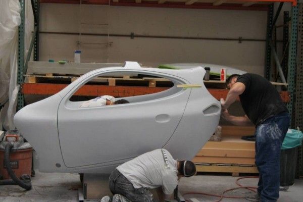 Das C1 von Lit Motors: zwei Gyroskope sorgen dafür, dass der elektrische Zweiradkabinenroller nicht umfallen kann - auch nicht bei einem Unfall (Lit Motors)