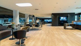 Die Lueg-Gruppe hat in Essen ein neues Autohaus eröffnet, in dem die Gebrauchtwagen durch Abwesenheit glänzen.  (Bild: Lueg)