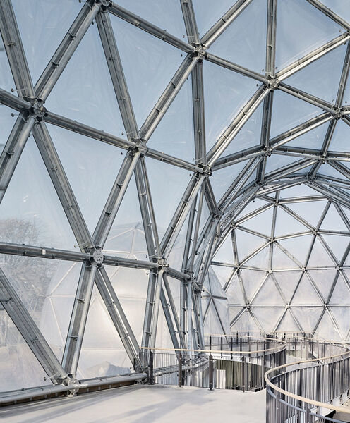 Für die Entwicklung einer innovativen Knotenverbindung für das Tragsystem wurde Rimpf Architektur aus Hamburg mit dem Stahl-Innovationspreis 2018 in der Kategorie „Stahl im Bauwesen“ ausgezeichnet.

 (Michael Moser Images)