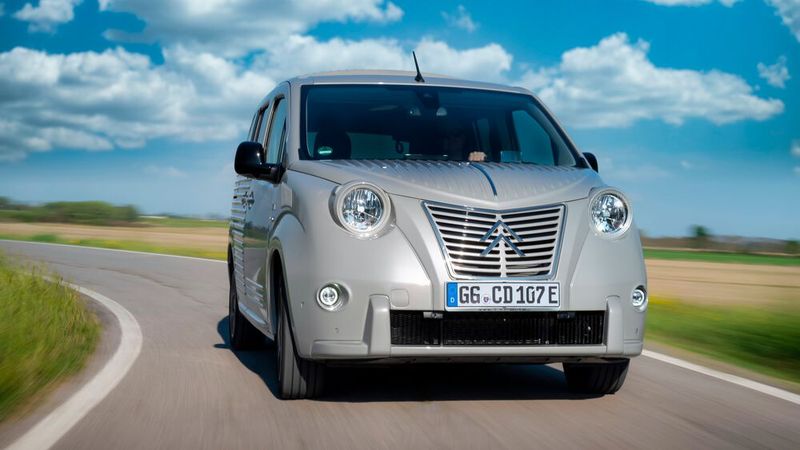 Anders als beim historischen Vorbild dürfte der große Kühlergrill beim Neuzeit-Fourgonnette keine Funktion mehr haben. (Bild: Citroen)