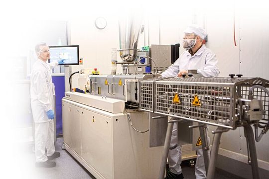 Der ZSK Food-Extruder in Hybrid-Design und das dazu passende Peripherie-Equipment geben Foodwest eine sehr hohe Flexibilität bei den umfangreichen Produktversuchen mit Fleischersatz. Der ZSK Food-Extruder in Hybrid-Design und das dazu passende Peripherie-Equipment geben Foodwest eine sehr hohe Flexibilität bei den umfangreichen Produktversuchen mit Fleischersatz.