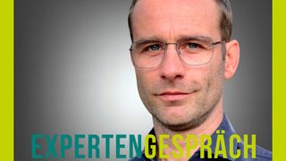 Dr. Elias Maria Knubben, Vice President Corporate Research and Innovation, Festo: „Alle Herausforderungen der Industrie - Nachhaltigkeit, Effizienz, Komplexität, Künstliche Intelligenz, um nur einige zu nennen – spielen in unseren Bionik-Exponaten eine große Rolle. Was wir hier lernen, hilft uns in der Industrieautomatisierung weiter“.  (Bild: Festo/VCG)