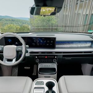Auf dem Zentraldisplay läuft eine neue Infotainmentsoftware.(Bild:  Hyundai)