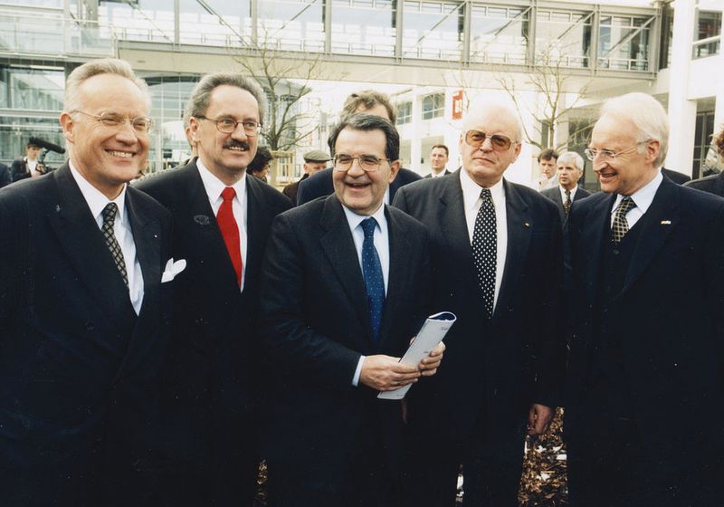 1998 werden nach nur knapp dreieinhalb Jahren Bauzeit die Neue Messe München und das ICM - Internationales Congress Center München eröffnet (Bild: Messe München)
