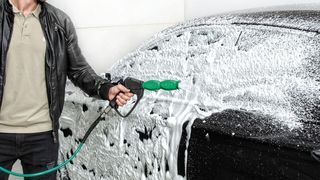 Die XXL-Bubblegun-Schaumlanze ist leicht zu bedienen. (Otto Christ AG)