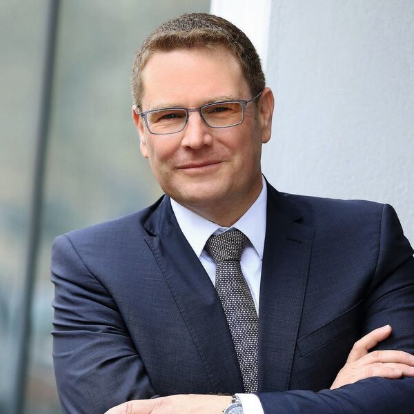 Kay Stöhr, Abteilungsleiter, Managed IT, Managed Print Services & ECM, MR Datentechnik: „Natürlich sind wir als IT-Systemhaus stark vom Wandel der Branche betroffen. Unsere 25-jährige Erfahrung am Markt und unsere verschiedenartigen Vertrags-Konstrukte im Bereich MPS helfen uns, diesem Wandel positiv entgegenzutreten. Die Herausforderung liegt darin, die Bedürfnisse der Kunden tiefgreifend zu verstehen und zu unterstützen.“ (MR Datentechnik )