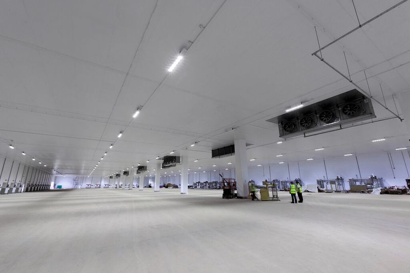 Industriegebäude: Eaton verfügt über die nötige Erfahrung, Kompetenz und Produkte, um Kunden dabei zu helfen, die gesetzlichen Vorschriften einzuhalten und eine Umgebung zu schaffen, in der sie sicher, stabil und effizient arbeiten können. (Bild: Eaton)