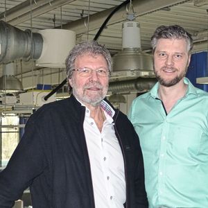 Peter (li.) und Benjamin Körber (re.): «Unsere Investitionen in die Fehlmann-Maschinen war eine Konsequenz aus unseren Erfahrungen. Sowohl bei den fertigungstechnischen Details wie beim Service haben wir da ausschliesslich positive Erfahrenen gemacht.»