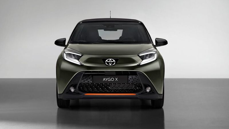 Neben den modernen Scheinwerfern zeichnet sich die Front durch einen großen Kühlergrill aus. (Bild: Toyota)