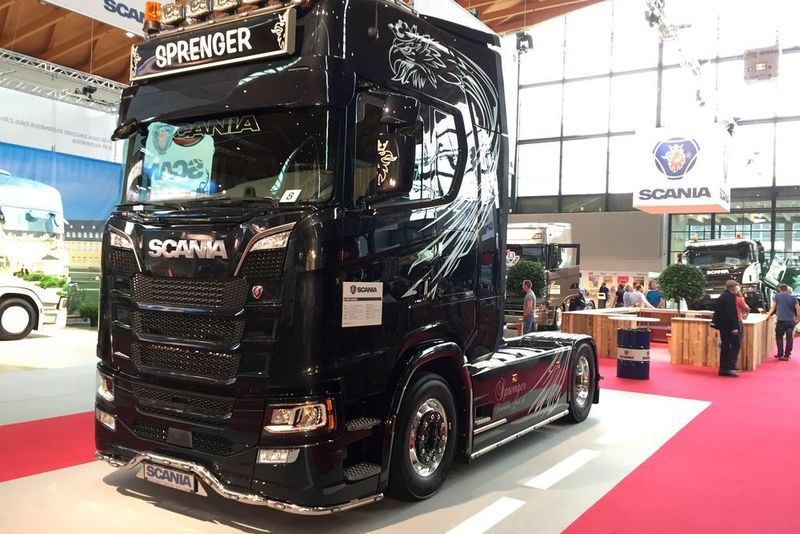 Die VW-Tochter Scania war auf der NUFAM mit rund 20 verschiedenen Fahrzeugen vertreten. Darunter dieser Truck der S-Baureihe sowie ...  (Faust / »kfz-betrieb«)