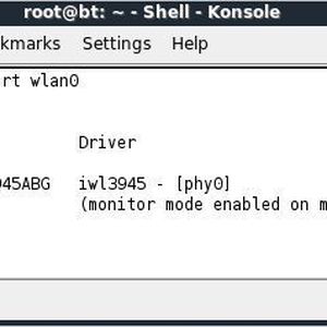 Mit dem Tool Airmon-ng wird die WLAN-Karte in den sogenannten Promiscuous Mode geschaltet und ist dann über mon0 ansprechbar.