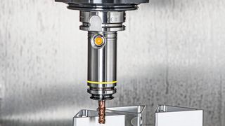 Mit «toolVibe» integriert Rego-Fix erstmals einen Sensor direkt in den Werkzeughalter. Der Sensor misst Vibrationen in Echtzeit und überträgt die Daten drahtlos an eine App. (Bild: Rego-Fix)