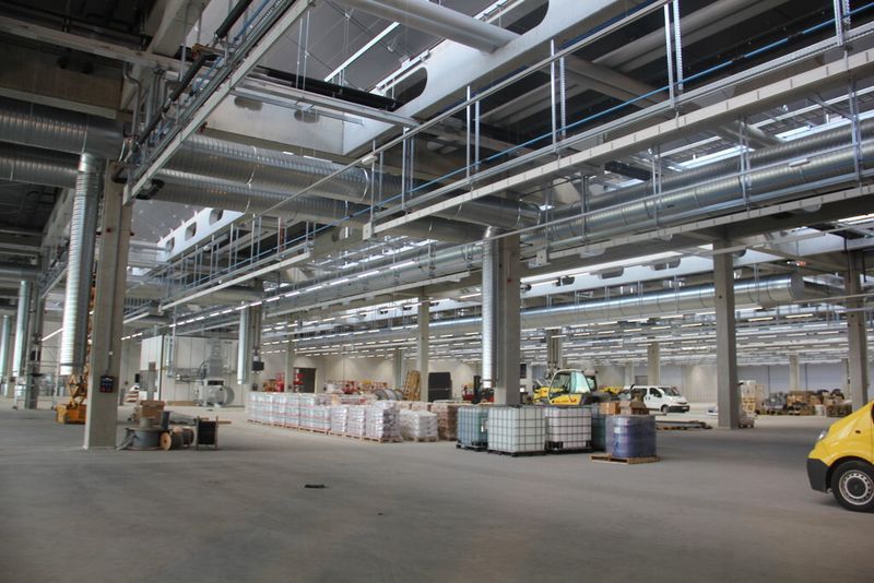 Blick in Halle 2 des neuen Hawe-Werks. (Bild: Itasse)