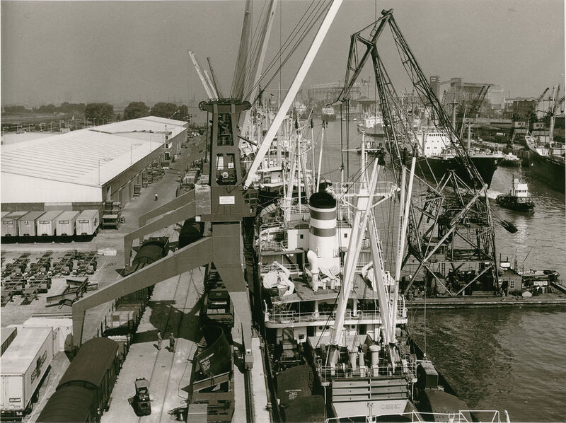 Wo alles begann: Der Umschlagplatz für Großcontainer zwischen Schuppen 16 und 18 im Bremer Überseehafen. (Bild: BLG-Group)