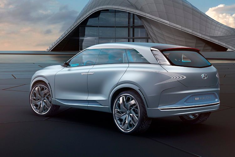 Die Neuerungen stecken vor allem in technischen Details: etwa in einer höheren Leistungsfähigkeit der Brennstoffzelle. Im Konzeptauto fällt die Anlage um 20 Prozent leichter aus, hat aber eine um 30 Prozent höhere Energiedichte und arbeitet um zehn Prozent effizienter. (Hyundai)