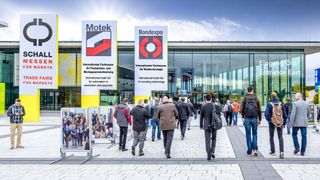 Dieses Jahr wieder vor Ort: Die Motek und Bondexpo findet von 5. bis 8. Oktober in Stuttgart statt. (P. E. Schall GmbH & Co. KG)