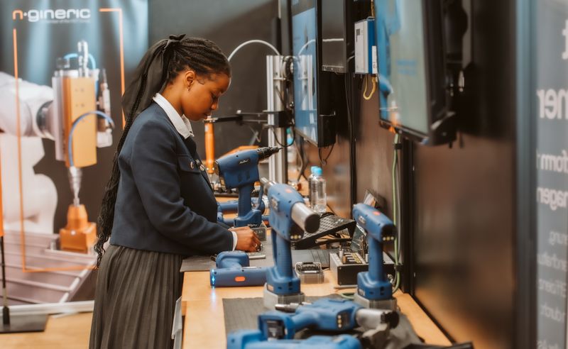 Einblicke über Produkte und Dienstleistungen rund um Schraubverbindungen, -technik, -werkzeuge sowie Einkauf und Beschaffung von C-Teilen gab es an den Messeständen in Stuttgart. (Bild: )