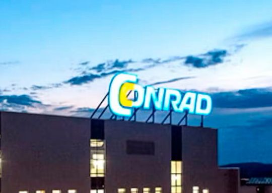 Conrad Electronic schaut nach eigenen Angaben über den Tellerrand. Das bekräftigt das Unternehmen jetzt damit, sein umfangreiches Portfolio über die B2B-Plattform Traceparts anzubieten. Hier die Erklärung, was das für die Kunden bedeutet.(Bild:  Conrad Electronc)