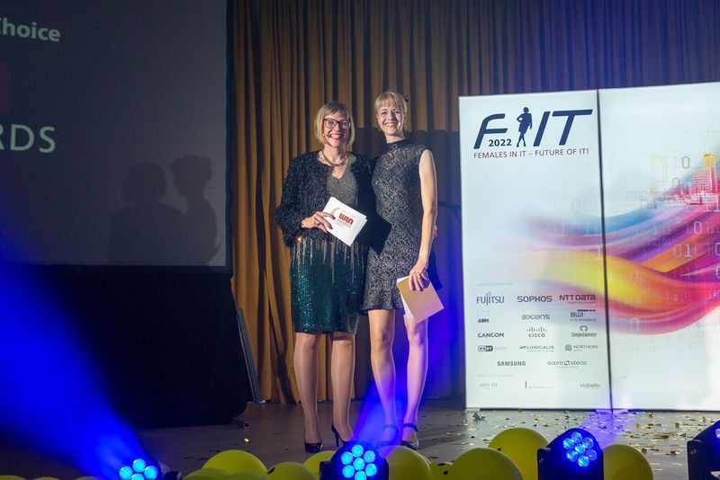 Ilka Friese und Anja Greulich von DB Systel moderieren die WIN-Awards. (Bild: www.hamann.photo)