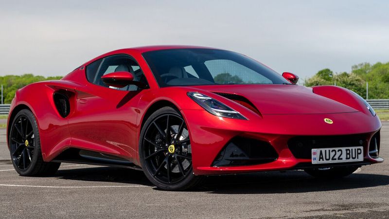 Die Stückzahlen fährt derzeit nur der Emira ein – der letzte Sportwagen von Lotus mit konventionell angetriebenem Motor. (Bild: Lotus)