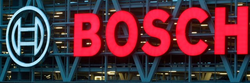 Bosch gibt bekannt, eine Kooperation mit Microsoft vereinbart zu haben. Das Ziel ist es, generative künstliche Intelligenz so weiterzuentwickeln, dass das Autofahren sicherer und bequemer wird.(Bild:  Bosch)