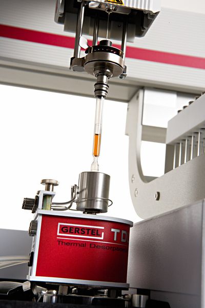 Abb. 5: Vermittels der Option „Automated Liner Exchange“ (ALEX) entfernt der Gerstel -Multi-Purpose-Sampler (MPS) das µ-Vial nach der Analyse einer Probe automatisch und ersetzt es durch ein frisches µ-Vial. Die Analyse der nachfolgenden Probe erfolgt just-in-time ohne das Risiko von Verschleppungen. (Bild: Gerstel)