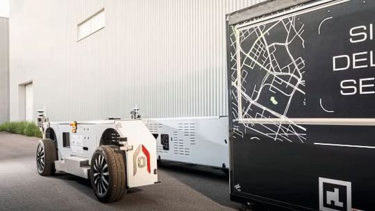 Das Fahrmodul (Driveboard) des U‑Shift‑Systems koppelt automatisiert mit einer austauschbaren Kapsel und bildet so die Grundlage für unterschiedliche Einsatzmöglichkeiten.(Bild:  KIT)