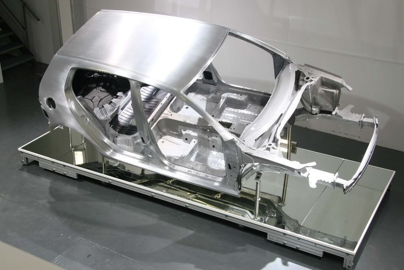 Konzeptstudie: Leichtbauoptimierte Karosserie der C-Klasse. (Bild: Super-Light-Car)