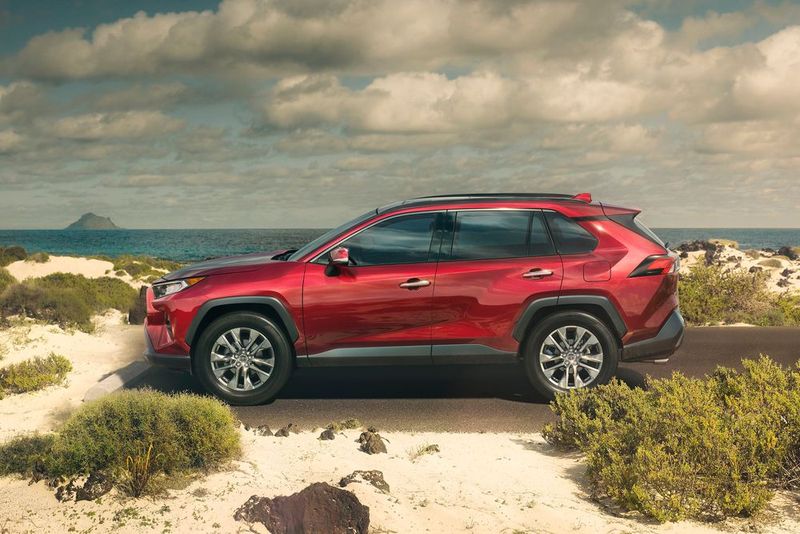 Unter dem Blech kommt nun die neue Toyota-Plattform zum Einsatz, auf der auch der aktuelle Prius und der kommende Auris basieren. (Bild: Toyota)