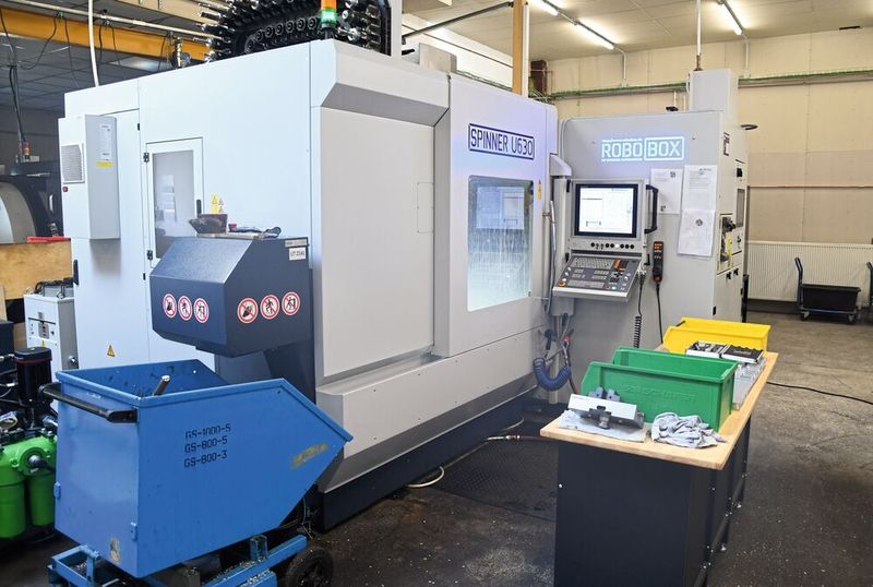 Seit März 2025 arbeitet SLZ mit einer automatisierten Anlage zur Komplettfertigung, bestehend aus einem 5-Achs-BAZ «Spinner U630», einer Robotorzelle «Robobox» und der «R-C2»-Automation von Gressel. (Bild: Gressel)