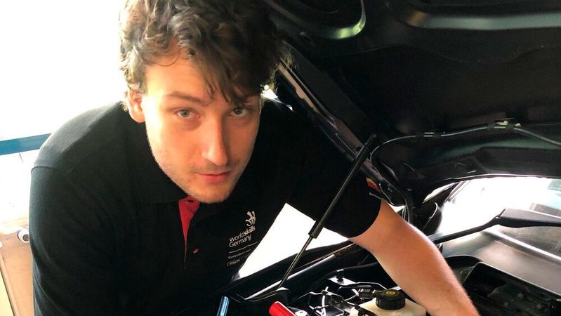 Für das Kfz-Gewerbe tritt bei der Berufs-Europameisterschaft Euroskills unter anderem Tobias Zander (22) an. (Bild:  ProMotor)