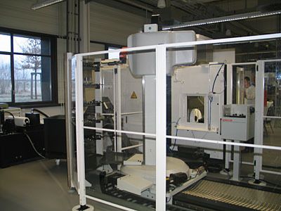 Linearroboter übernimmt das Palettenhandling in einer Fertigungszelle. (Archiv: Vogel Business Media)