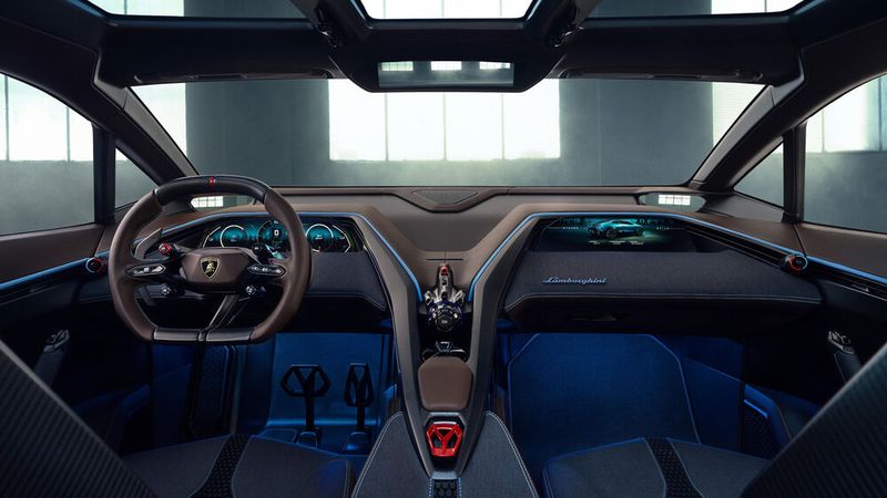 Der Innenraum zeigt den typischen Jet-Fighter-Stil. (Bild: Lamborghini)