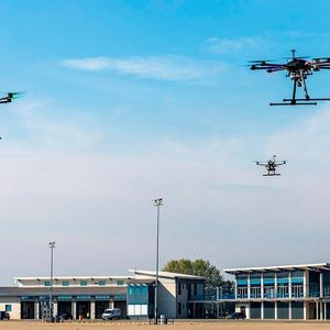 Rund 35 km von Sachsen-Anhalts Hauptstadt Magdeburg liegt der Flughafen Magdeburg-Cochstedt. Hier befindet sich der Sitz des Nationalen Erprobungszentrums für Unbemannte Luftfahrtsysteme des DLR.  (Bild:  DLR)