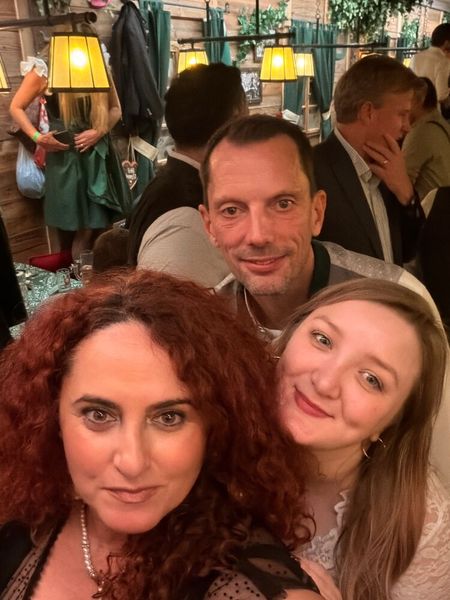 Die Tanzmäuse, Besa (IT-BUSINESS) mit Isabel Kofler und Hendrik Fliermann (Swissbit) (Bild: Vogel IT-Medien)