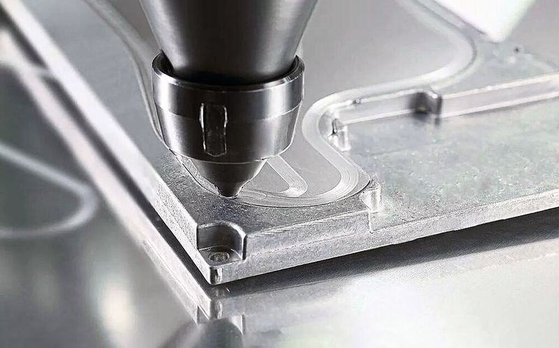 Beim Rührreibschweißen werden die Komponenten an der Nahtstelle nicht verschmolzen, sondern miteinander verrührt. (Bild: Grenzebach)