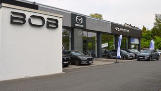 Die BOB Automotive Group im Ruhrgebiet hat den Aufwand für Fahrzeuginventuren mit einer App deutlich verschlankt. Damit gehört sie zu den Gewinnern des Automotive Business Awards 2022 in der Kategorie Digitalisierung. (Bild: Achter – »kfz-betrieb«)