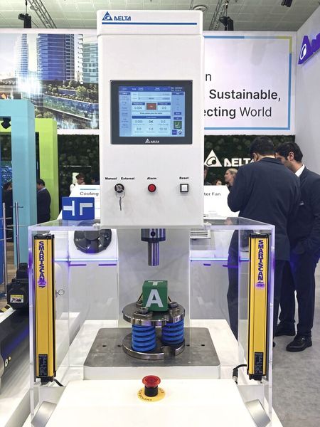 Delta's servo press records all data from the joining process. This is transmitted in real-time to the DIA Servopress software. (Image:Stefanie Michel)