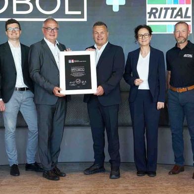  V.l..: Georg Schmidt-Reindahl (Eplan), Marc Walter (Rittal), Uwe Scharf (Rittal), Tobias Funke (TOBOL), Cornelia Müller (Rittal) Steffen Schmidt (Rittal) und Philipp Müller (Rittal) (Bild: Rittal)