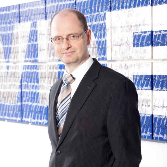 Der Arbeitsmarktexperte des VDE, Dr. Michael Schanz, nimmt Stellung zum "E-Ingenieur-Mangel" Der Arbeitsmarktexperte des VDE, Dr. Michael Schanz, nimmt Stellung zum "E-Ingenieur-Mangel"