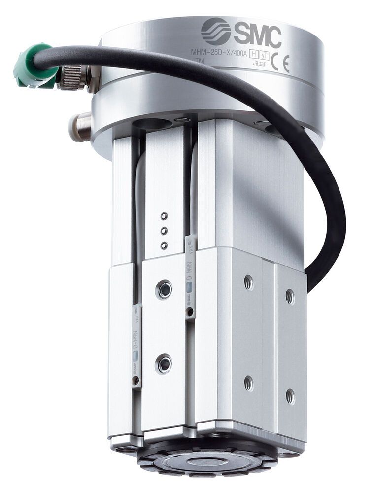Der neue Magnetgreifer der Serie MHM-X7400A-TM für Cobots bietet auch ohne Strom- oder Luftversorgung eine Haltekraft von bis zu 200 N und somit nachhaltige Sicherheit beim Ansaugen und Transport ferromagnetischer Werkstücke.