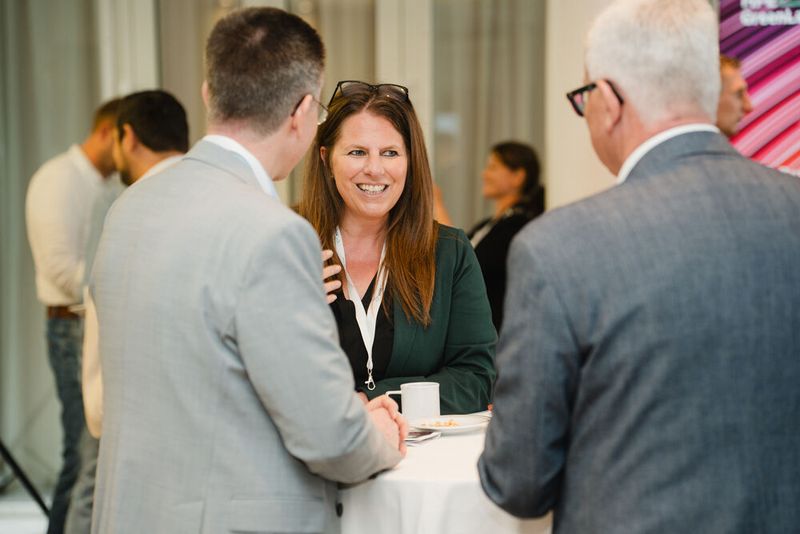 Eine tolle Möglichkeit, sich auf Augenhöhe zu aktuellen Projekten und Anforderungen auszutauschen. (Bild: Vogel IT-Akademie / Manuel Emme)