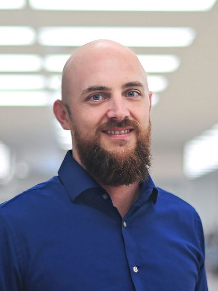 Bryan Germann, Optomechatronics Lead bei Aerotech: «Wir stellen Produkte bereit, die das gesamte Spektrum unserer Möglichkeiten in der Laserbearbeitung abbilden. Damit entsteht eine Plattform, auf der Kunden ihre Prozesse entwickeln und direkt im Labor erproben können.» (Bild: Aerotech)