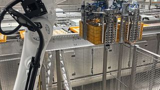 Die automatisierte Beladung der Transportwagen erfolgt möglichst platzsparend und stabil. (Bild: ADM Automatisierungstechnik GbR)